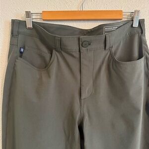 Mizzen+Main Olive Green Helmsman 5 Pocket Pant